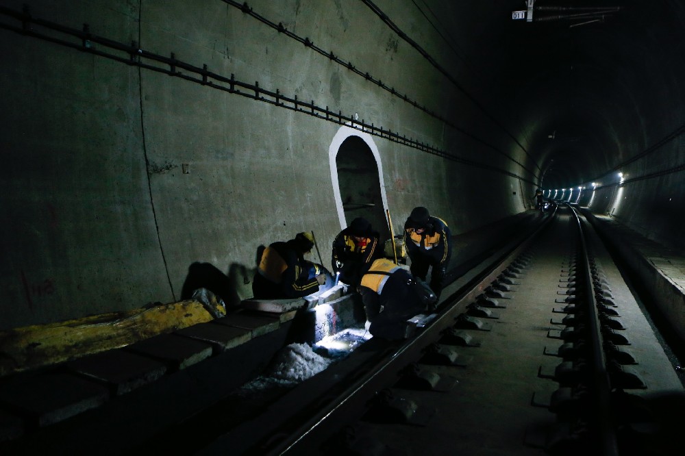 长清铁路运营隧道病害现状